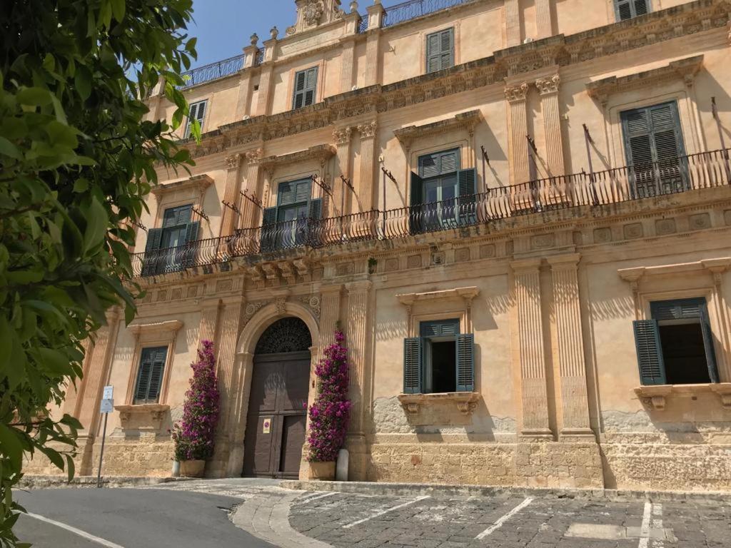 Landolina Palace Hotel Noto Exteriör bild